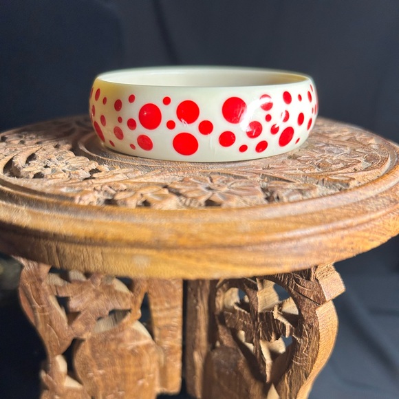 VTG Cute Cream and red dotted plastic bracelet. Unbranded - Picture 2 of 7